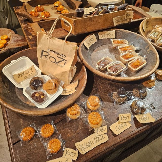 [新大久保]落ちついた雰囲気の新大久保カフェ[ROZI coffee]