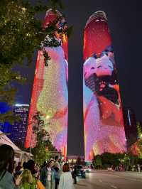 ตึกสูงทรงคู่🗼🗼จอ LED รอบตึกที่สวยและอลังการ
