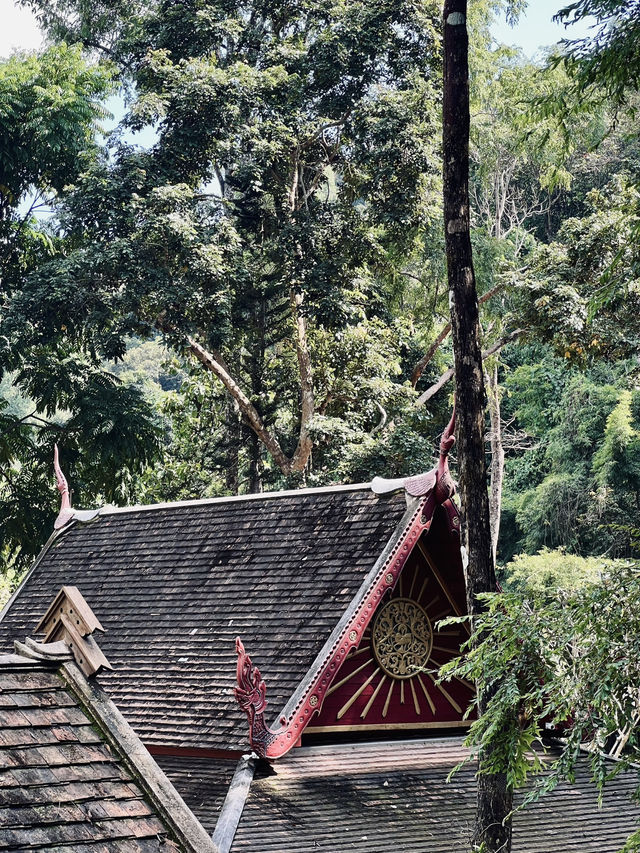 วัดสวยใจกลางหุบเขา วัดผาลาด เชียงใหม่