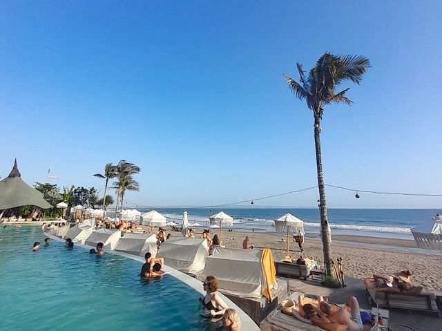 Mari Beach Club