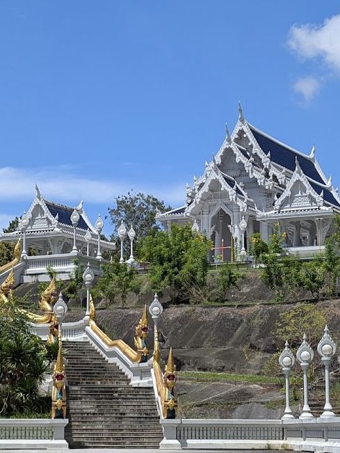 วัดแก้วโกรวาราม วัดสวยกระบี่