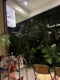 Vinyl & Wine คาเฟ่/บาร์ลับใจกลางเมืองเชียงราย
