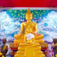 ลอดประตู "พระราหู" วัดศาลารี