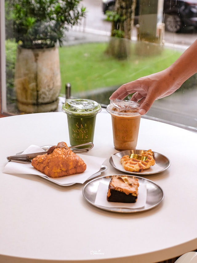 ณ.นอง คาเฟ่น้ำแร่ระนองสุดชิล