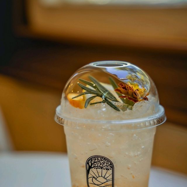 Anacolly คาเฟ่ลพบุรี วิวเขาจีนแล
