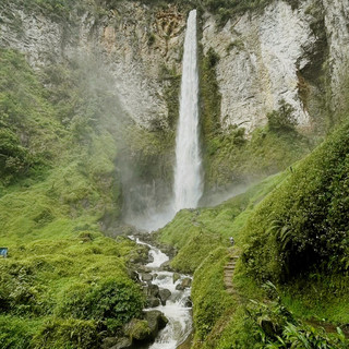 Pertemuan Megah dengan Air Terjun Sipiso-piso di Sumatera Utara