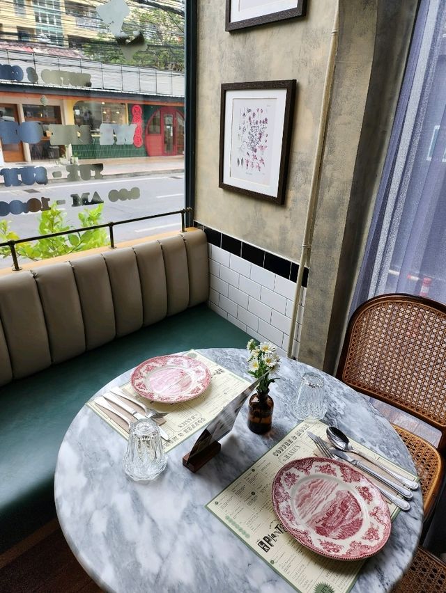 【バンコク】店内もテーブルウェアもおしゃん過ぎるカフェ☕