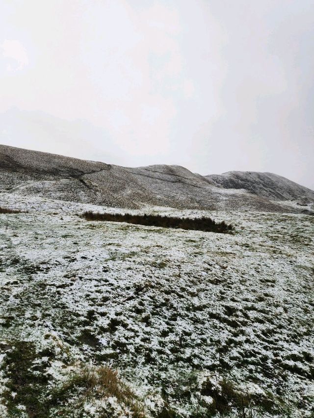 Snowy Winter Hike at the Peak District National Park 🌨️