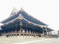 灰色天空下的寧靜：一段京都寺廟之旅