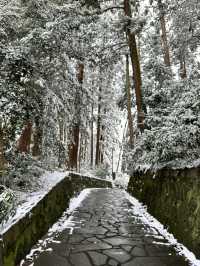 【宮城×冬の旅】伊達政宗を祀る霊廟  雪に包まれ白と黒のコントラストが素晴らしい