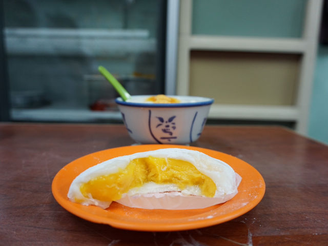 Cheung Chau Adventure: Breathtaking Views, Vibrant Streets, and Tasty Treats