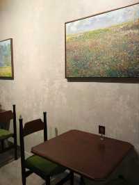 A Cafe That Feels Like Art in Every Corner