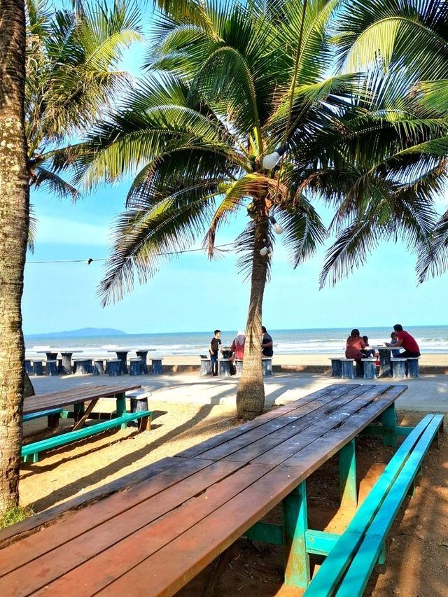 SEASIDE BITES AT PANTAI BATU HITAM, KUANTAN