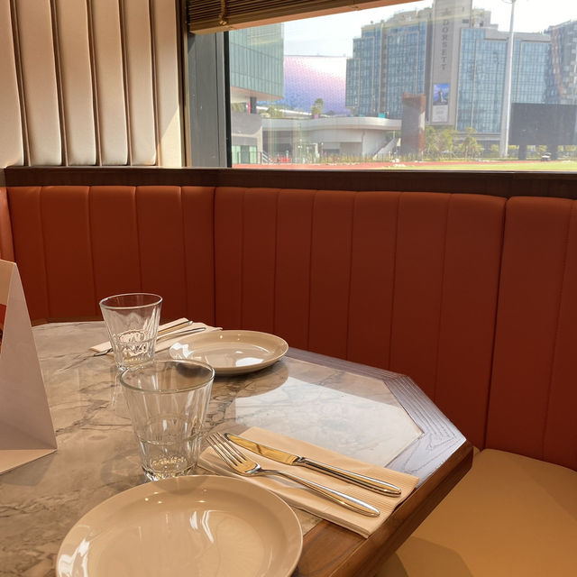 望住最新落成嘅啟德運動場🏟️一邊嘆美食😋
