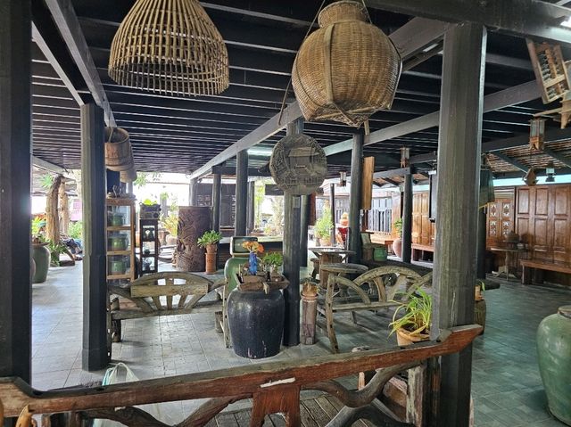 เรือนนมสด บางน้ำผึ้ง