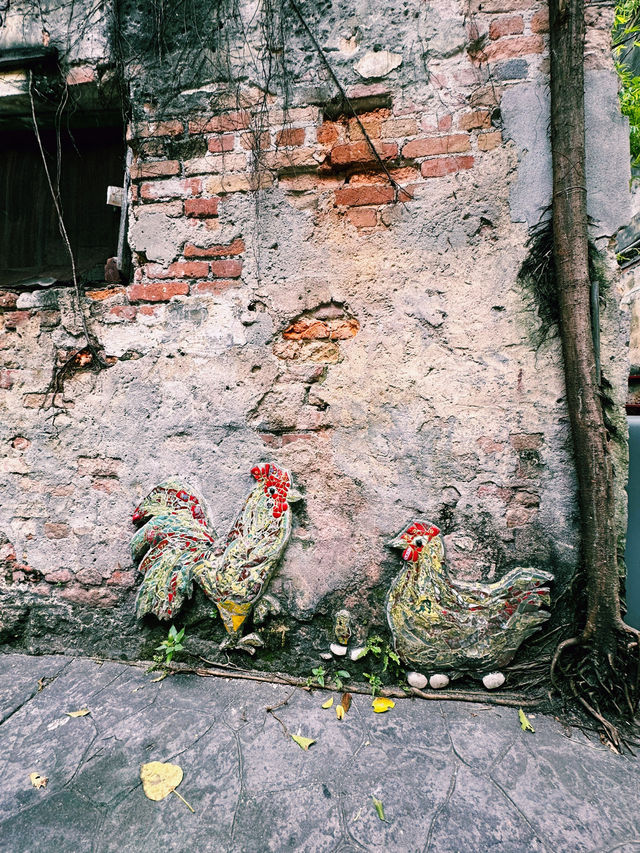 Time Travel Through Murals at Kwai Chai Hong 🎨