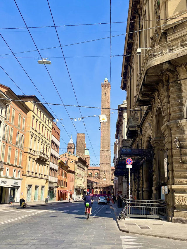 Bologna City Walk: A Stroll Through History and Culture