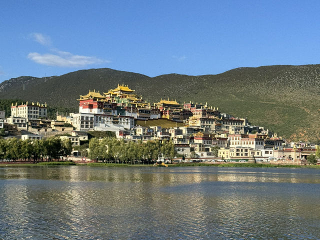 Yunnan’s largest Tibetan Buddhist monastery