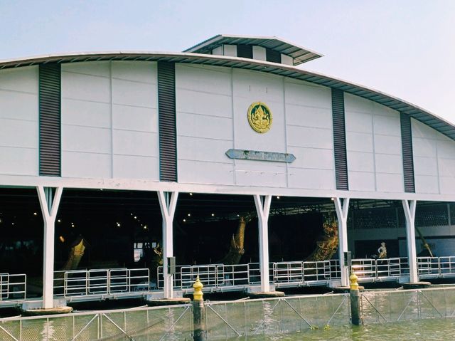 泰國曼谷市中心湄南河畔著名博物館景點：龍舟博物館，各種精美泰國龍舟，適合打卡拍照📸