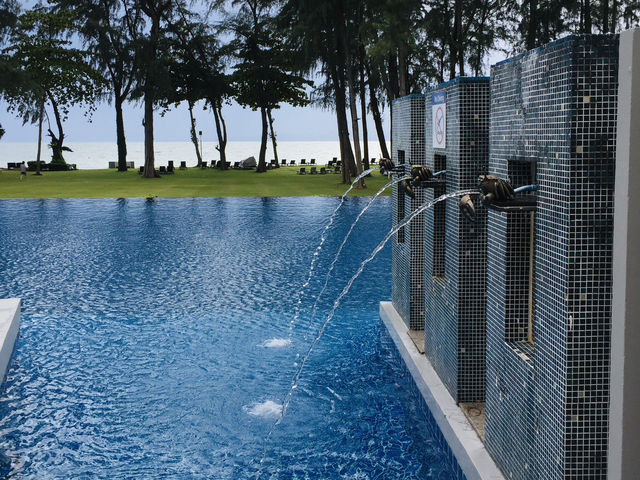 Dusit Thani Krabi Beach Resort ที่พักหรู ติดทะเล