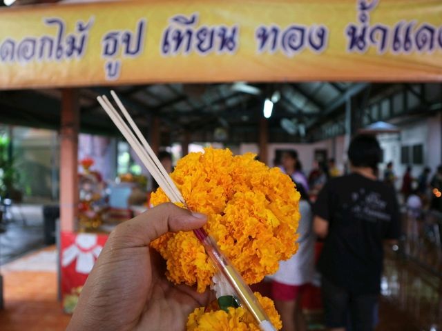 วัดหลวงพ่อปากแดง 🙏 ขอพรเสริมโชค เสี่ยงเซียมซี