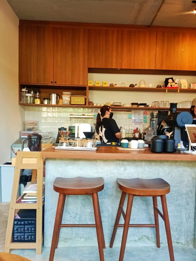 Little Giant ร้านกาแฟฟิวดี ใกล้สวน
