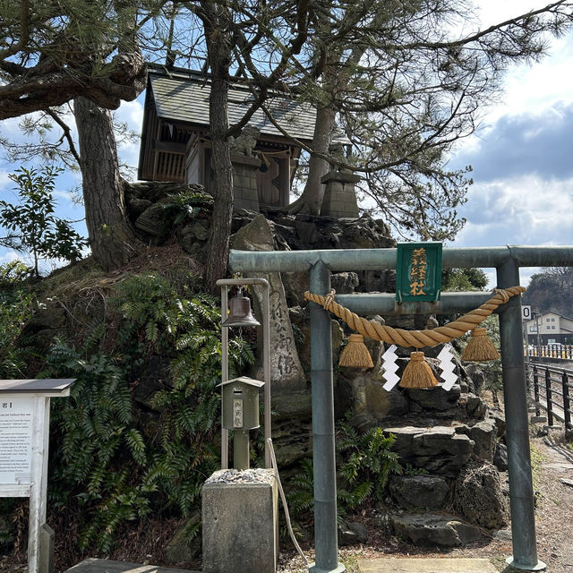 【義経岩】伝説が息づく神秘の岩