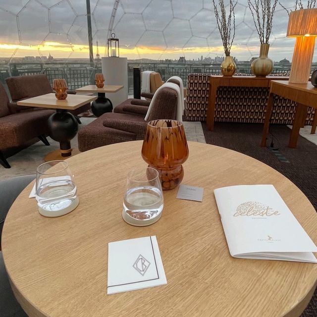 a sophisticated dining expericne with seine views