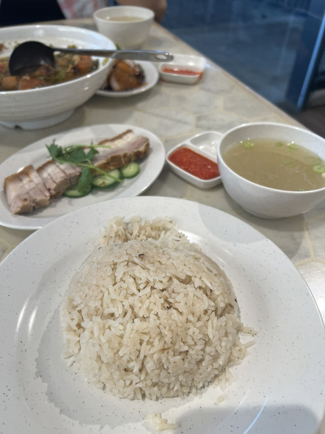 雞王 Gai Wong —— 雞的確係王，叉燒燒肉就一般啦