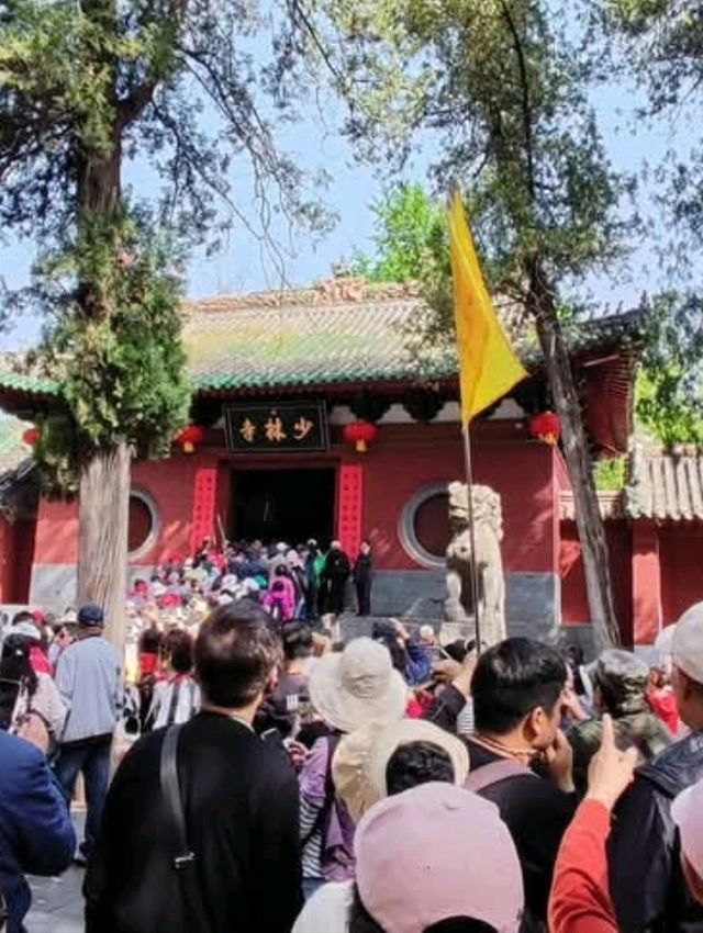 登嵩山-少室山，走過少林寺，穿過壯觀的書冊崖到三皇寨
