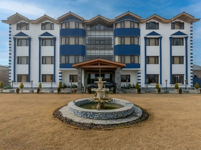 Title: Tranquil Luxury Amidst the Himalayas – A Stay at Kashmir Holiday Resort