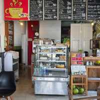 ร้านกาแฟมองดูน้ำ ณ.เชียงแสน ☕️🧁