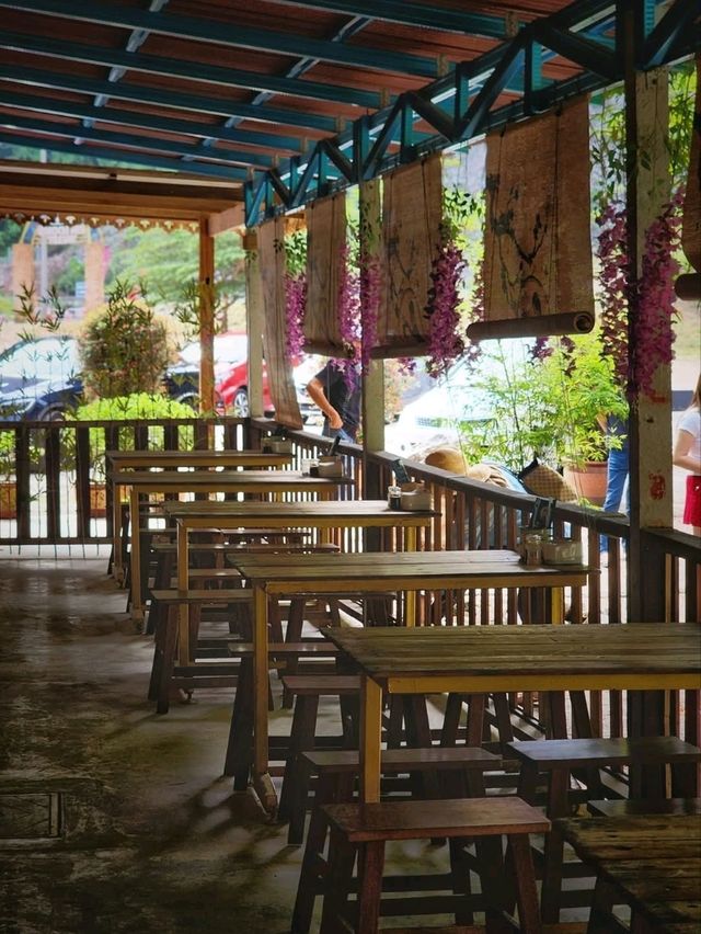 Retro Vibes & Coffee Sips at Chang Jiang, Ipoh