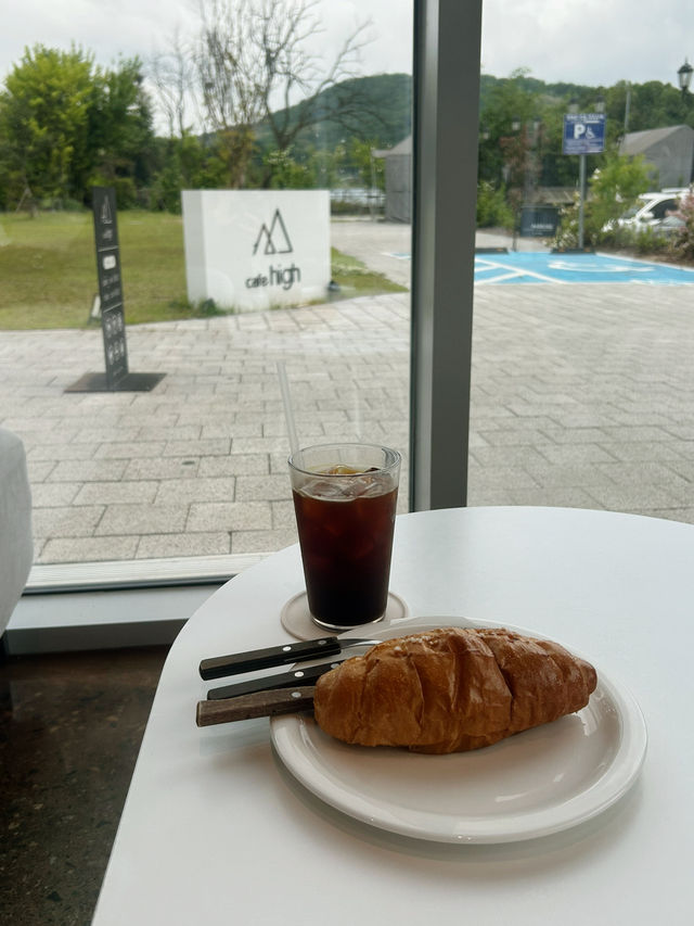 ☕ 자연과 감성이 어우러진 힐링 공간, 카페 하이