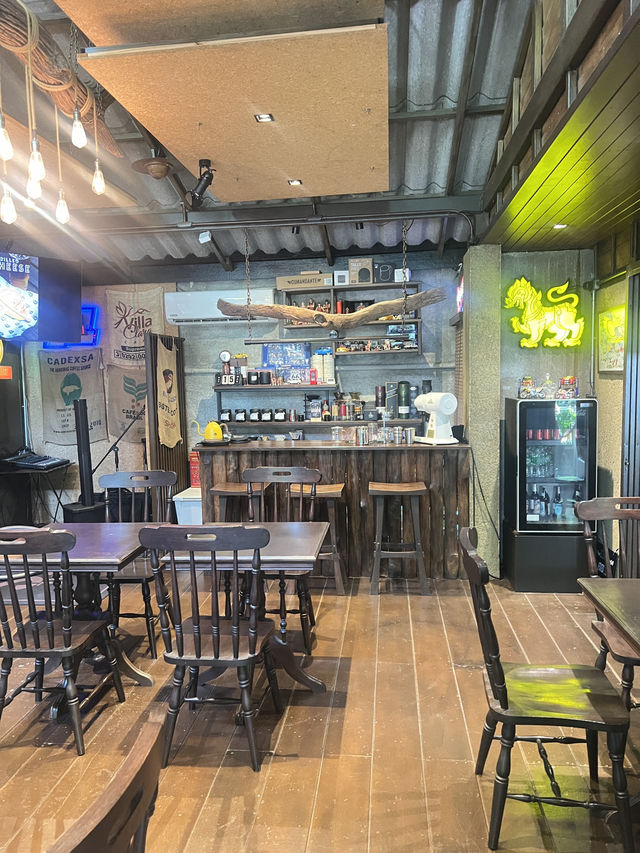 Backstreet Cafe Pattaya คาเฟ่ลับพัทยา
