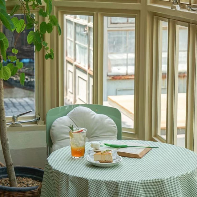 Chinu Coffee เป็นคาเฟ่สไตล์มินิมอล-วินเทจ