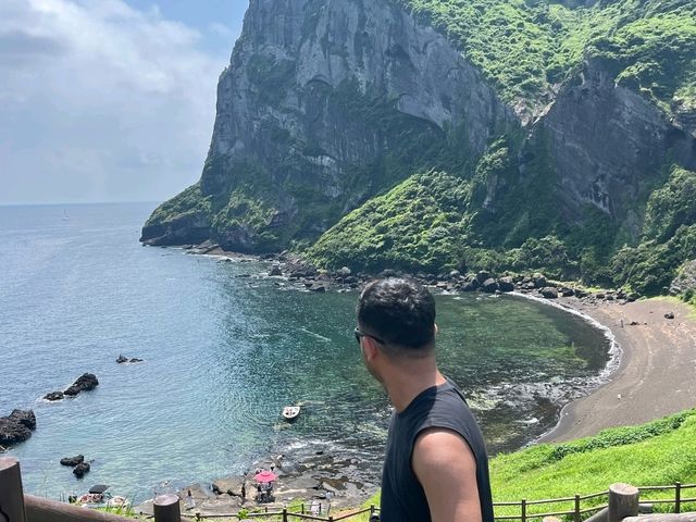 Seongsan Ilchulbong – Chasing the Sunrise at Jeju’s Crown Jewel