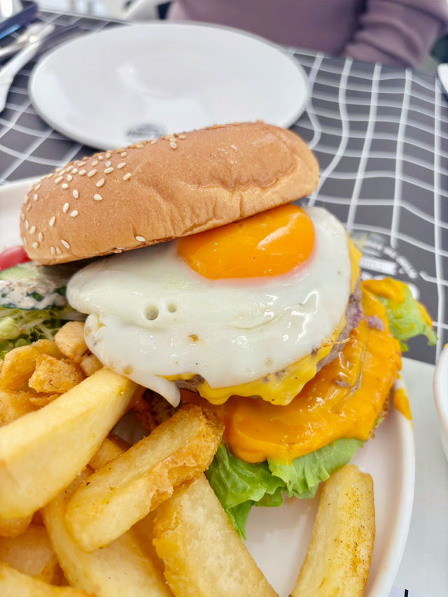 【灣仔】ULURU：黑白歐陸風藝術主題cafe