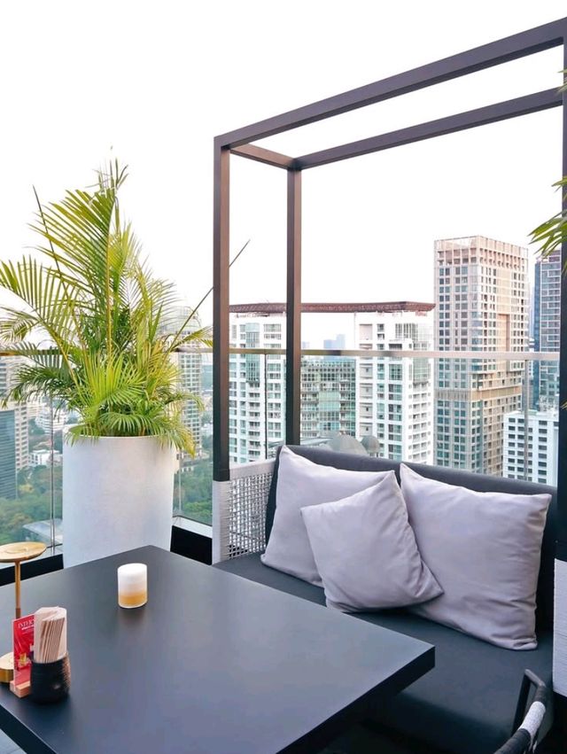 🌟 Sindhorn Midtown Hotel Bangkok – Where Style Meets Skyline 🌆✨