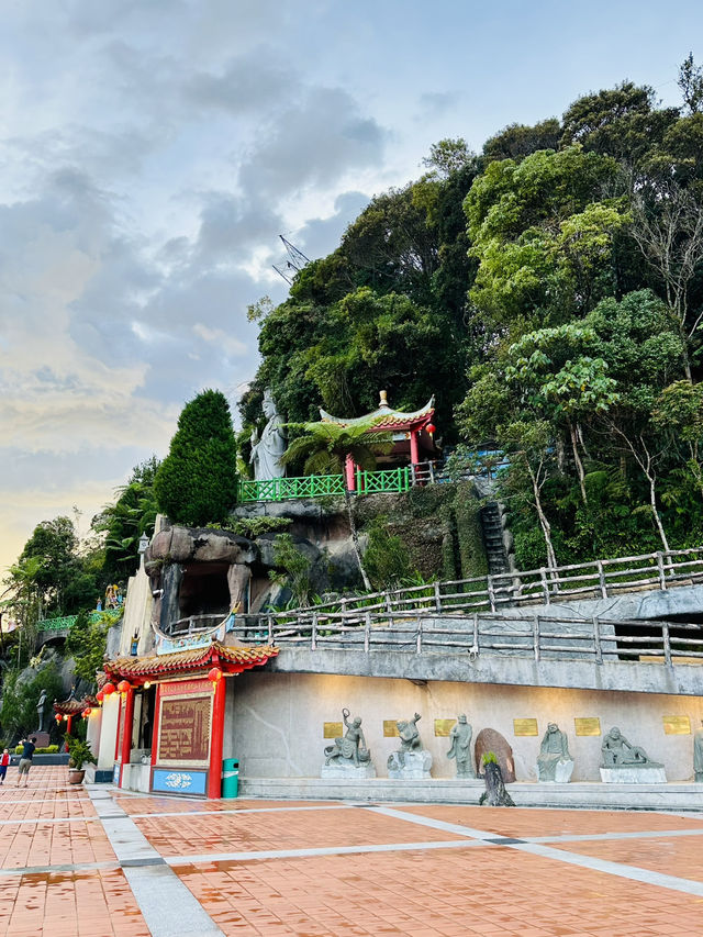 Genting’s Must-Visit Stop Between Thrills: Chin Swee Caves Temple