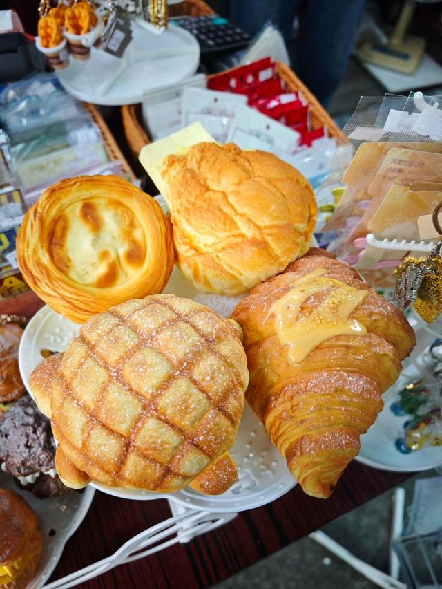 Macau Adventure: Historic Gems, Foodie Delights, and Glam!