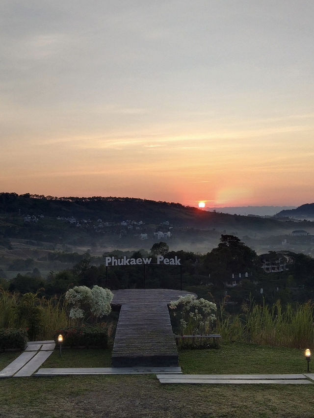 ที่นี่วิวดีทุกองศา at Phukaew Peak