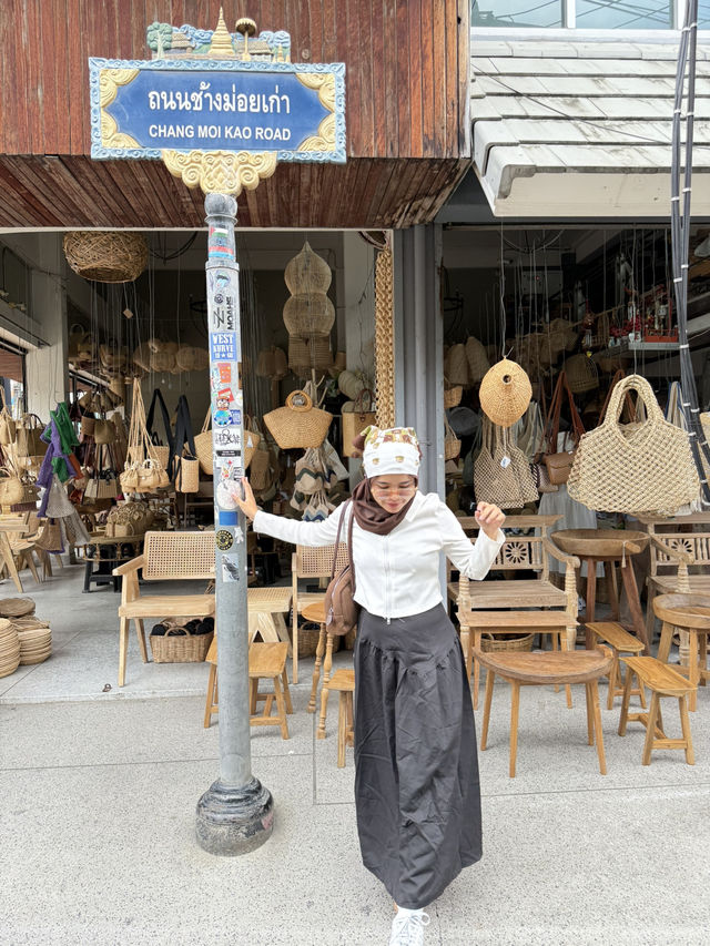 ถนนช้างม่อย เชียงใหม่ 🪅