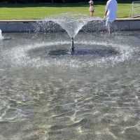 無料で楽しい‼️ながーーーい遊水路ある水遊びＯＫ公園