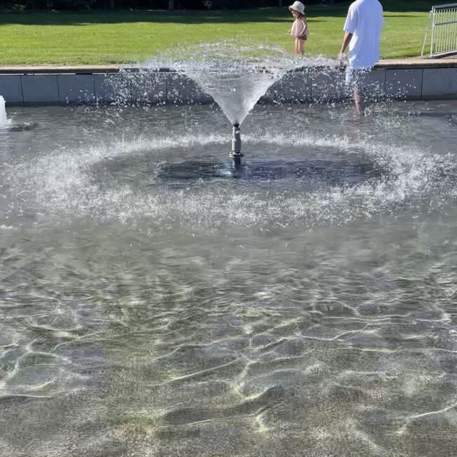 無料で楽しい‼️ながーーーい遊水路ある水遊びＯＫ公園