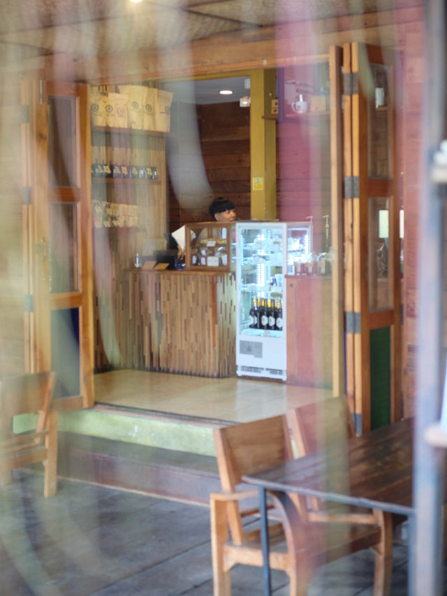 Akha Ama Coffee