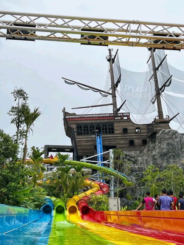 🌈💦 Get Ready to Scream, Splash & Smile – SplashMania at Gamuda Cove! 🎢🌴