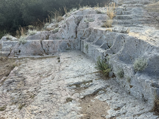 傍鄰雅典衛城的露天博物館⛰️