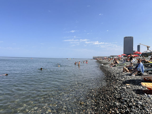 【Batumi Beach／バトゥミ海岸｜“小石の浜辺が続く黒海のリゾート”】