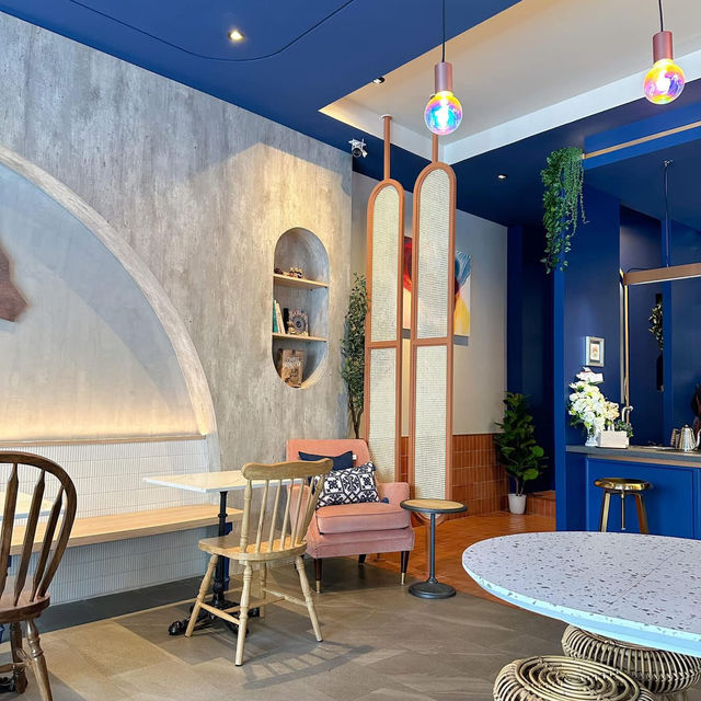 🖤 URZA Urban – คาเฟ่ลับสุดมินิมอลกลางเมืองโคราช